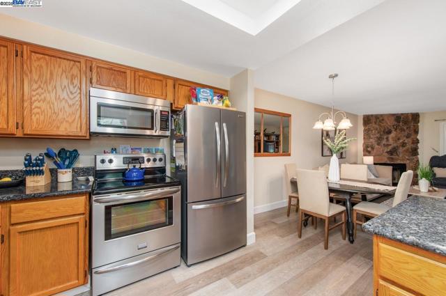 243 Rachael Pl, Pleasanton CA: https://media.crmls.org/mediaz/a14e1c98-b5c4-4fe2-9161-553332430056.jpg