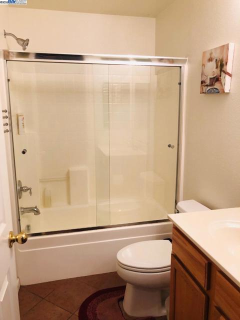 644 Artisan Pl, Hayward CA: https://media.crmls.org/mediaz/a14e31bd-6785-4fef-866e-e10304476889.jpg