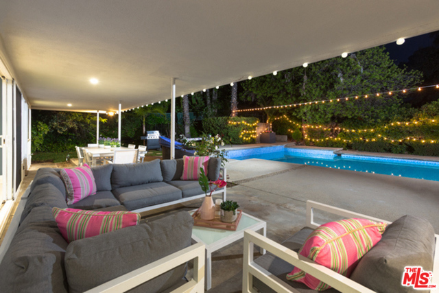 774 N KENTER Avenue, Los Angeles CA: https://media.crmls.org/mediaz/a14ea467-4eab-4213-96fc-ab698afdadda.jpg