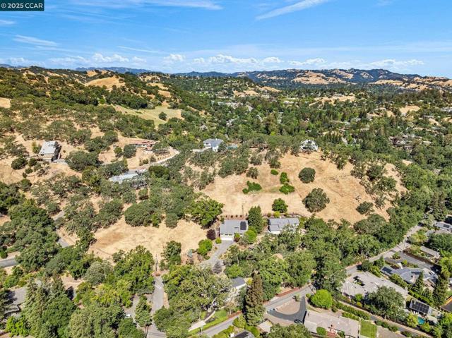 205 Castle Hill Ranch Rd, Walnut Creek CA: https://media.crmls.org/mediaz/a14ea53c-c014-493b-847c-1dfb8782984d.jpg