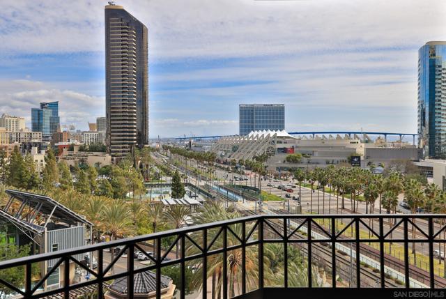500 W Harbor Dr, San Diego CA: https://media.crmls.org/mediaz/a14ea81f-a7f2-4b3a-968b-a41124eb1c27.jpg