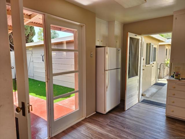 811 3rd Street, Coronado CA: https://media.crmls.org/mediaz/a14eec63-4a8e-44db-a39d-4ce92699aac2.jpg