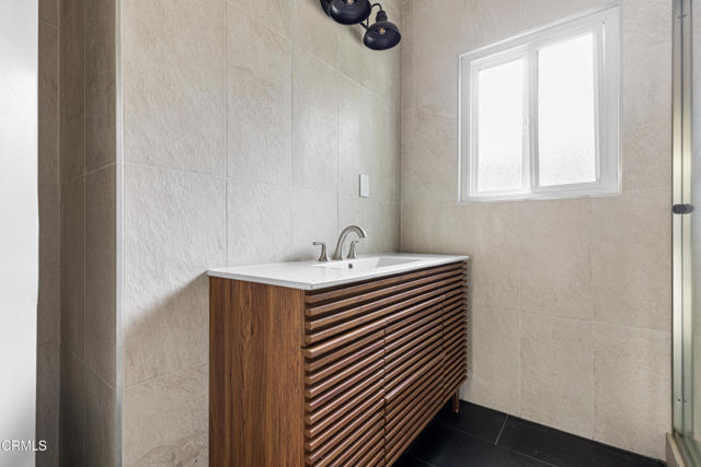 Detail Gallery Image 14 of 17 For 18207 Acre St, Los Angeles,  CA 91325 - 3 Beds | 2 Baths