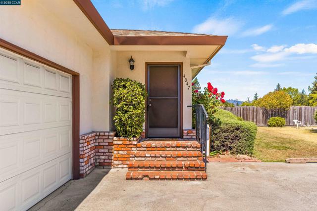 4045 Hoen Ave, Santa Rosa CA: https://media.crmls.org/mediaz/a14f72d0-8171-4cc6-9cbb-b032271d4b15.jpg