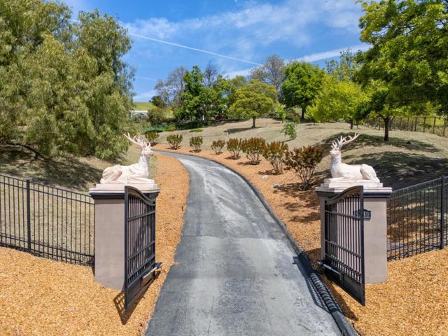 9540 Via Del Oro, Gilroy CA: https://media.crmls.org/mediaz/a1504166-89ec-4bf1-8c50-32bd506121d3.jpg