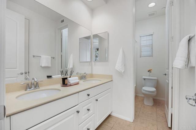 4016 Lake Shore Lane, Fallbrook CA: https://media.crmls.org/mediaz/a1505259-c083-428b-bc9f-4e182e4405d4.jpg