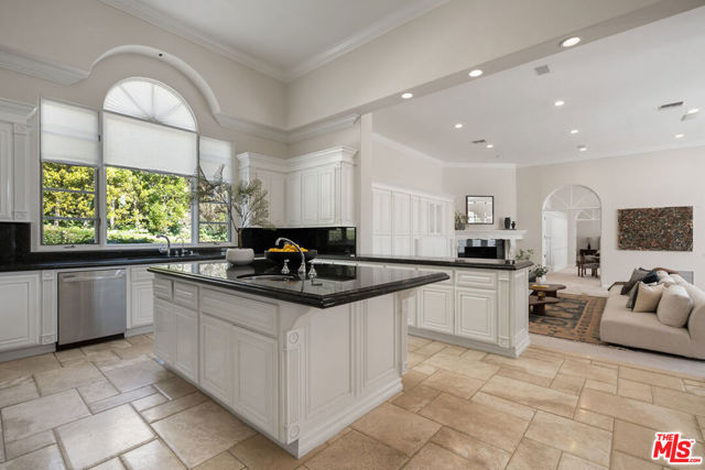 16727 Camino Sierra Del Sur Drive, Rancho Santa Fe CA: https://media.crmls.org/mediaz/a150529d-2555-4d31-9243-b6aa7d144dd4.jpg