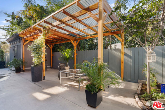 103 N Hayworth Avenue, Los Angeles CA: https://media.crmls.org/mediaz/a1507379-872c-43b9-9541-a106f05d178c.jpg