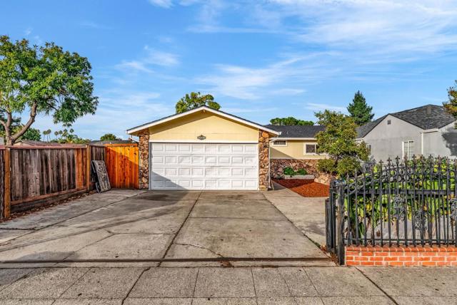 2243 COOLEY Avenue, East Palo Alto CA: https://media.crmls.org/mediaz/a1519a6a-02a1-4c31-b71b-4436995d59e3.jpg