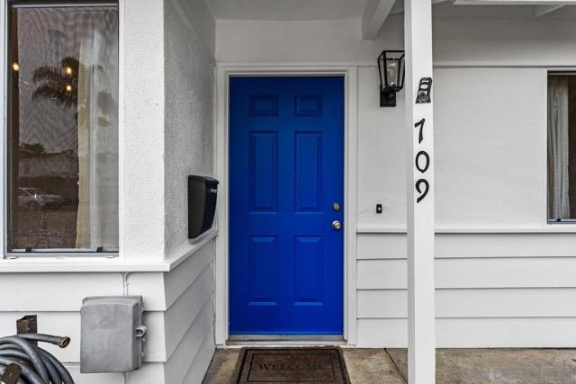 709 Sunflower St, Encinitas CA: https://media.crmls.org/mediaz/a151e83e-509a-437d-b627-fd5756ea2670.jpg