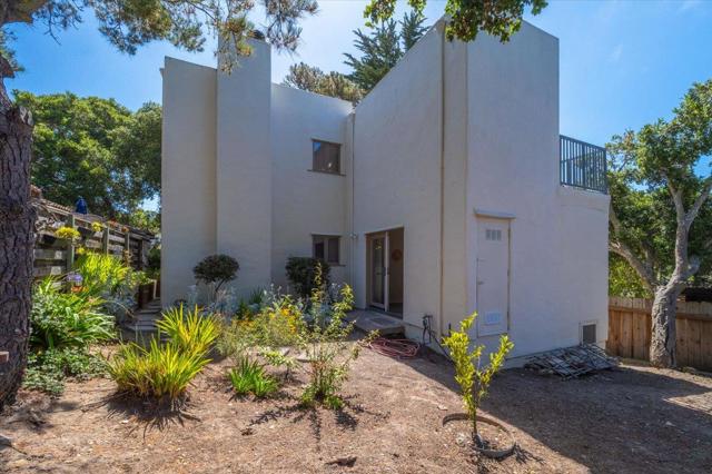 24826 Santa Fe Street, Carmel CA: https://media.crmls.org/mediaz/a15208ea-d9a3-4a78-8cb7-776c0a40be67.jpg