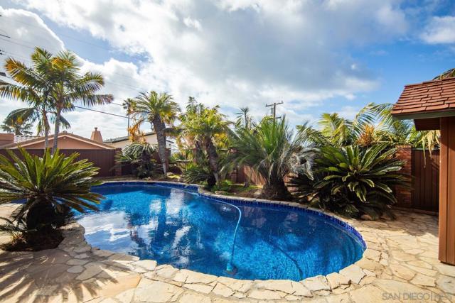 936 Cornish, San Diego CA: https://media.crmls.org/mediaz/a1526382-5a1c-4365-861a-309ee169e976.jpg