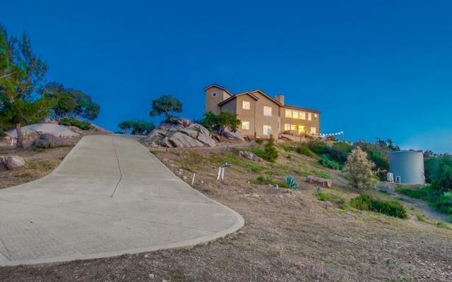 13037 Yerba Valley Way, Lakeside CA: https://media.crmls.org/mediaz/a1528431-629f-4f6c-b362-bf59f32495b2.jpg