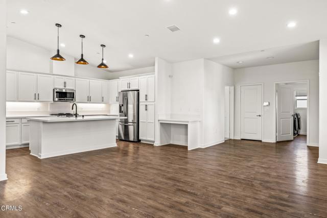 305 North F St, Oxnard CA: https://media.crmls.org/mediaz/a152a10c-a54a-4d20-a3ac-bbe13d77a386.jpg