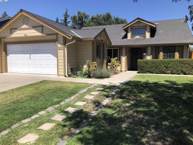 1023 Snowgoose Ln, Manteca CA: https://media.crmls.org/mediaz/a152cf33-182f-4984-a7f6-585aa0832911.jpg