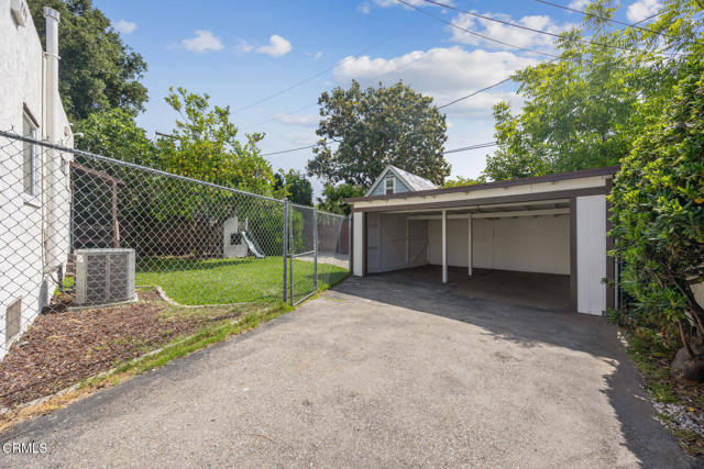 1430 Pepper Drive, Pasadena CA: https://media.crmls.org/mediaz/a154359e-bc03-4ebf-9100-dc31ecdfac1c.jpg