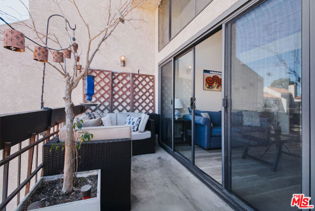 8180 Manitoba Street, Playa del Rey CA: https://media.crmls.org/mediaz/a1543820-88ce-4dea-879b-a6c6078a52db.jpg
