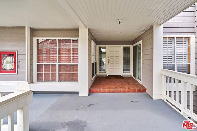 13078 Mindanao Way, Marina del Rey CA: https://media.crmls.org/mediaz/a154a492-ce79-4920-8a65-10cdd26eedb2.jpg