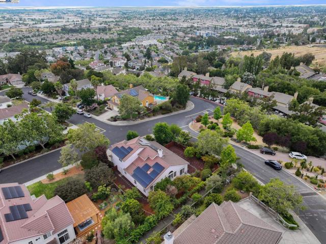 1000 Silver Maple Lane, Hayward CA: https://media.crmls.org/mediaz/a1551feb-e572-4a36-b5cb-b972d17223d4.jpg