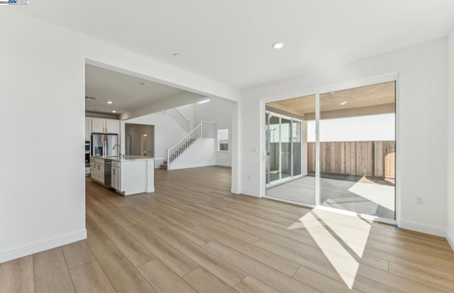 1062 Bradbury Dr, Discovery Bay CA: https://media.crmls.org/mediaz/a1555f23-6af0-4783-8898-63f2cfdf99d8.jpg