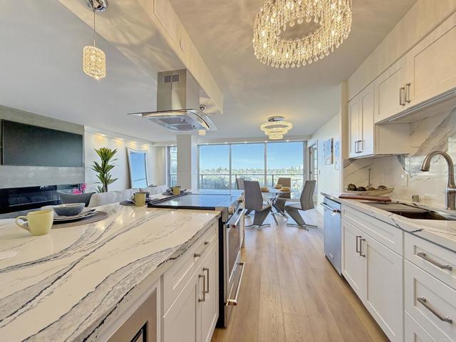 Detail Gallery Image 2 of 31 For 1820 Avenida Del Mundo #208,  Coronado,  CA 92118 - 2 Beds | 2 Baths