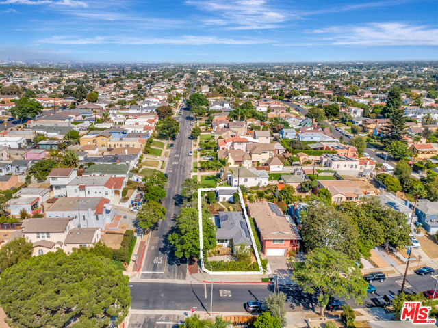 4340 W 60th Street, Los Angeles CA: https://media.crmls.org/mediaz/a155fe7b-fd4a-486c-8b3e-6d20130eb26c.jpg