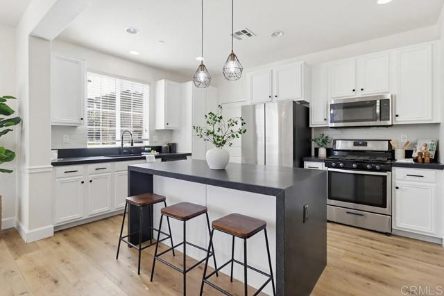 Detail Gallery Image 13 of 46 For 1720 Santa Ivy Ave, Chula Vista,  CA 91913 - 5 Beds | 3/1 Baths