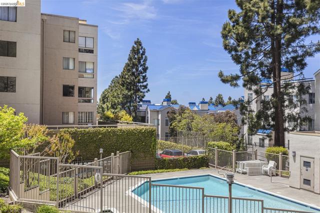 545 Pierce St, Albany CA: https://media.crmls.org/mediaz/a15641b6-1bfb-44db-98d9-208cc099de29.jpg