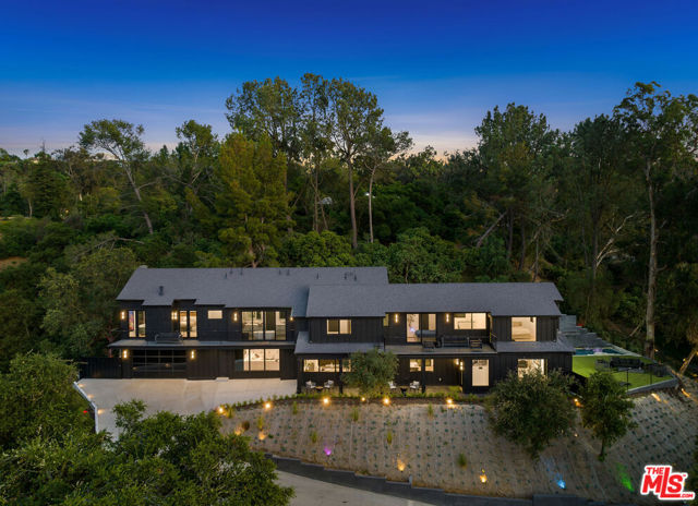 3140 Coldwater Canyon, Studio City CA: https://media.crmls.org/mediaz/a1566cf4-88fd-4627-a686-609b68662065.jpg