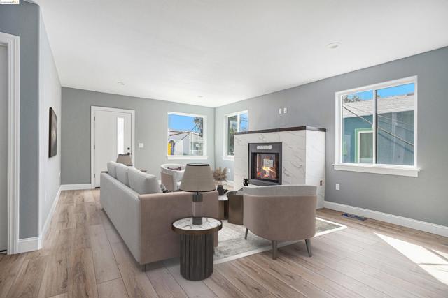 Image 4 of 55 For 2804 Acton St