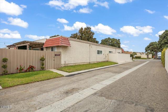 Detail Gallery Image 1 of 28 For 2930 Isle Way #B,  Oxnard,  CA 93035 - 2 Beds | 1/1 Baths