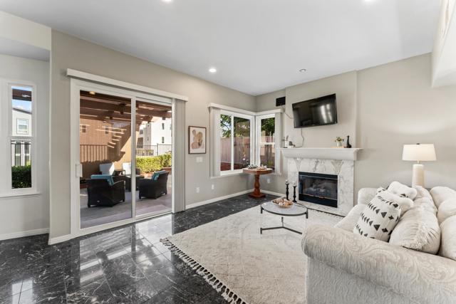 14082 Montfort Ct, San Diego CA: https://media.crmls.org/mediaz/a156fc4d-c0a2-4279-81d6-6b43add75c2a.jpg