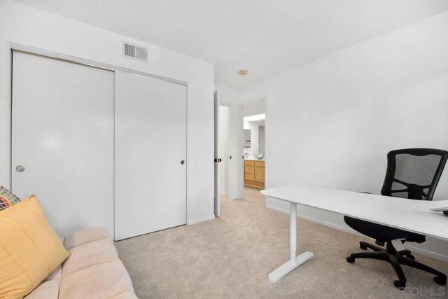 3965 Via Holgura, San Diego CA: https://media.crmls.org/mediaz/a1571548-633b-4263-8372-1410a0732cdb.jpg