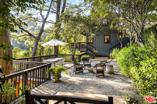 2415 Castilian Drive, Los Angeles CA: https://media.crmls.org/mediaz/a15872fc-2c00-40eb-8fe9-f68a96185274.jpg