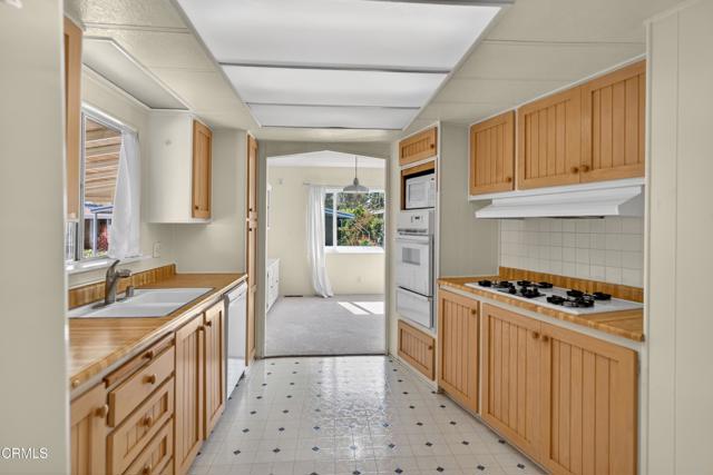 Detail Gallery Image 11 of 37 For 222 Calle Fronte #29,  Camarillo,  CA 93012 - 2 Beds | 2 Baths