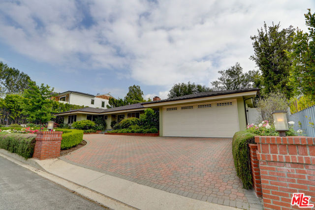 16314 Meadowridge Road, Encino CA: https://media.crmls.org/mediaz/a1590b25-1dc8-40af-909b-a696864f2b49.jpg