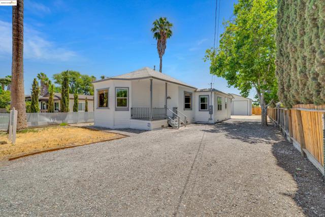 3208 Hosie Ave, Byron CA: https://media.crmls.org/mediaz/a15918aa-8574-41e3-a4e7-6c193750e5df.jpg