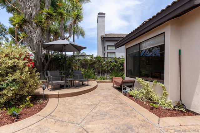 6317 CAMINITO DEL PASTEL, San Diego CA: https://media.crmls.org/mediaz/a159a545-955c-46fd-aa1d-9c25f925857a.jpg