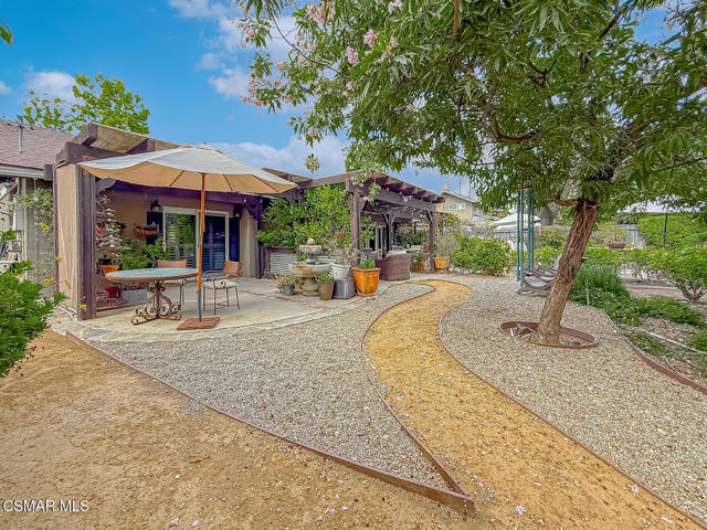 1888 El Monte Drive, Thousand Oaks CA: https://media.crmls.org/mediaz/a159e149-f9d1-40d0-9680-77bdd110e977.jpg