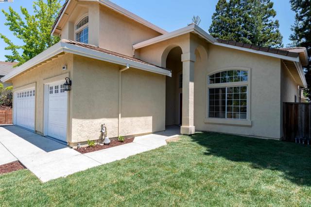 3846 Sheffield Cir, Danville CA: https://media.crmls.org/mediaz/a15b15d9-80df-4990-a7f0-9891661c320b.jpg