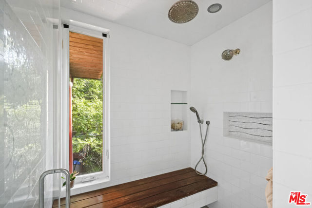 809 Basin Drive, Topanga CA: https://media.crmls.org/mediaz/a15b73f3-75f4-48ca-b8f0-33424d453bbc.jpg