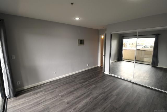 4041 Oakcrest Dr, San Diego CA: https://media.crmls.org/mediaz/a15b7a28-b32e-4384-a870-ac04f5625d33.jpg