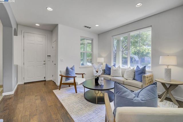 445 S 22Nd St, San Jose CA: https://media.crmls.org/mediaz/a15c28eb-28c0-42f5-8364-5d3227e9e6c6.jpg