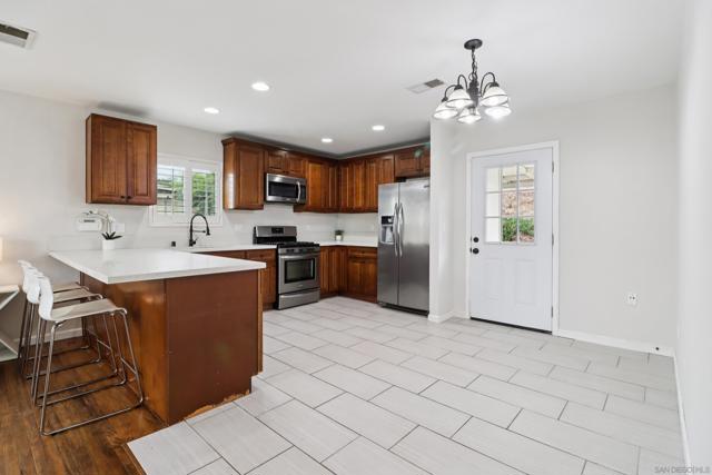 7282 University Ave, La Mesa CA: https://media.crmls.org/mediaz/a15ca724-5e4c-47c1-95ed-f0c05cd4d1f4.jpg