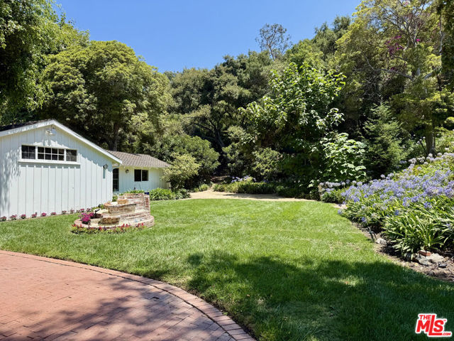 1754 Mandeville Canyon Road, Los Angeles CA: https://media.crmls.org/mediaz/a15cacac-620c-4b91-b50b-96010ffca7d1.jpg
