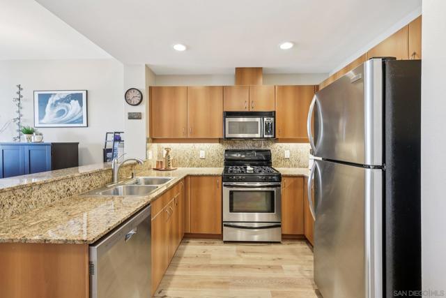 300 W Beech St, San Diego CA: https://media.crmls.org/mediaz/a15d37e7-0244-41a1-8106-18812d5d3455.jpg