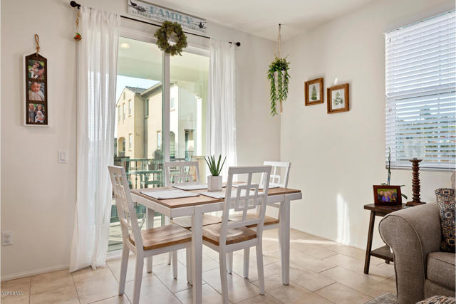 176 Sawbuck Street, Camarillo CA: https://media.crmls.org/mediaz/a15db0de-7cd1-4e33-90f6-6b38621d219d.jpg