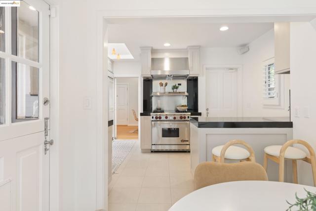 2333 Leimert Blvd, Oakland CA: https://media.crmls.org/mediaz/a15e4f22-deea-4700-a42b-b3e200f04642.jpg