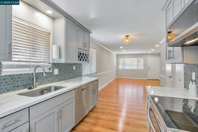 3797 Oxford Cmn, Fremont CA: https://media.crmls.org/mediaz/a15e62e7-03b1-4765-be04-a99fcf755450.jpg