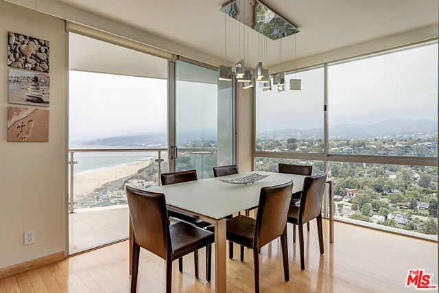 201 Ocean Avenue 1509P Santa Monica, California Awe inspiring 270 degree wrap around views from the ocean to Downtown LA. This 3 bed/ 2.5 bath has direct ocean views. 5-star amenities including Valet Parking, 24-hour security, Concierge service, Pool, Gym and Spa. Steps to the beach and world famous restaurants.